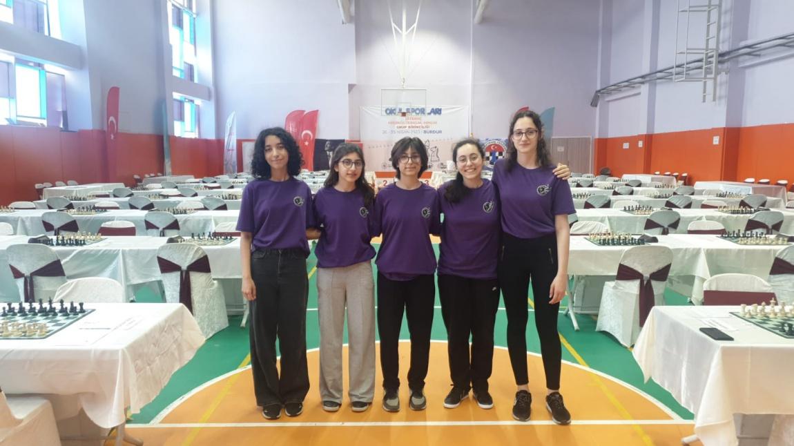 Kız Satranç Takımı Öğrencilerimiz Burdur'da